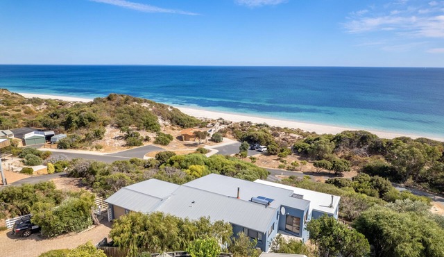 Beachfront Mansion by Peppy Beach Retreats® in Peppermint Grove Beach