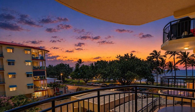 Beachfront Apartment in Townsville 1BR on The Strand with Pool and Parking in Townsville