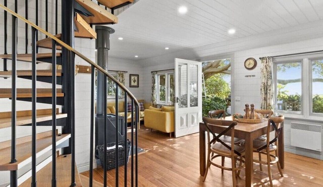 Beachfront Cottage - COTON COTTAGE - Sleeps 6! in Portarlington