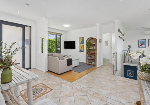 Beachfront Paradise - Jones Beach in Minnamurra