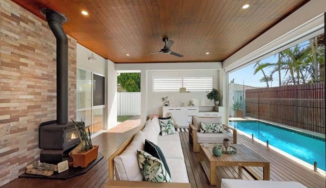 Beachside Bliss - Pool, Cinema & Alfresco Living in Warana