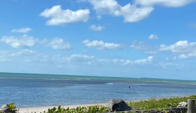 Beachside, Pet friendly, newly furnished air conditioned family holiday home in Toogoom