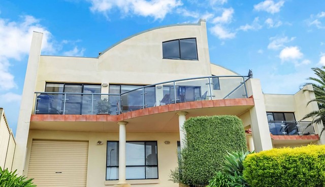 Beautiful Views Relaxation Awaits You in Encounter Bay