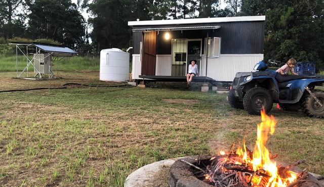 Bee Farm Off-Grid Tiny Home Stay. Pet Friendly! in north deep creek