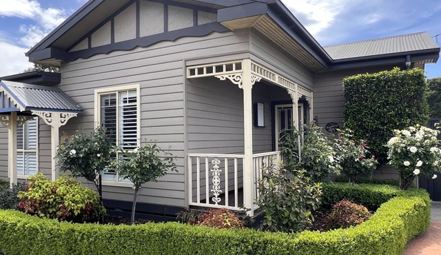 BLACKSMITHS LANE 2 BEDROOM Gorgeous ultra clean 2 Bedroom/2 Bathroom cottage. in Traralgon