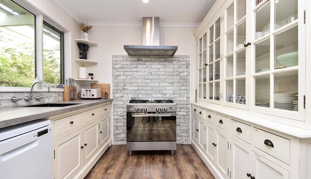 Blairgowrie Beach Cottage with Outdoor Entertaining in Blairgowrie