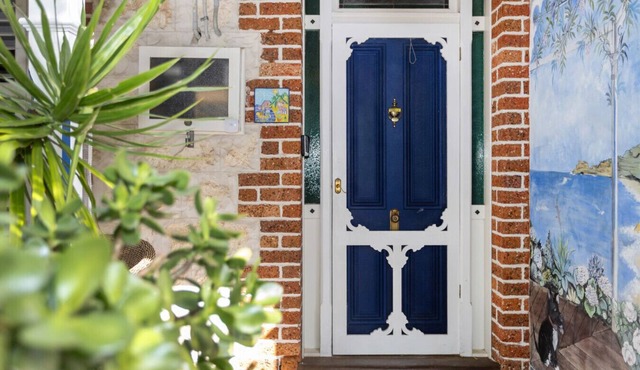 Blue Door on Douglas - Fremantle Heritage Cottage in Fremantle