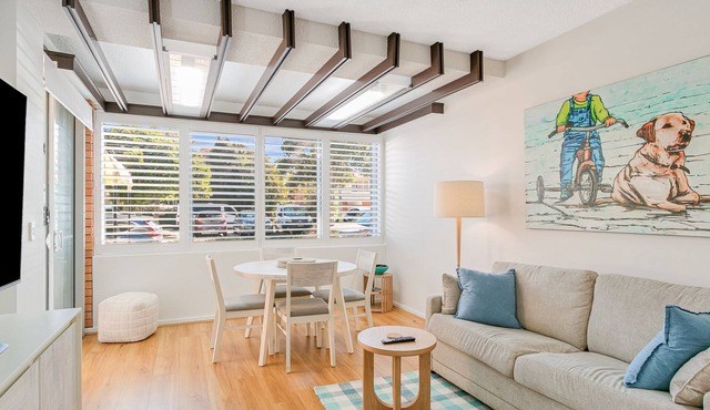 Blue Pacific 2 - Beachside Tugun Unit - Linen Provided - Min. 3 Nights! in Tugun