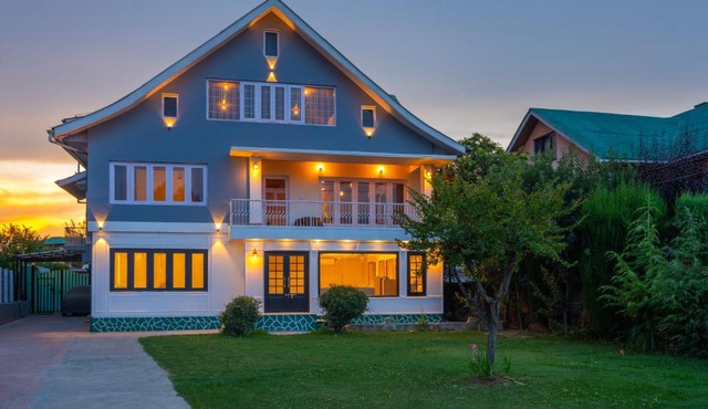 Blume House- 4BHK Holiday Home with Kitchen & Garden