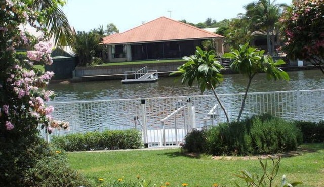 BOATHOUND BONGAREE On The Canal and Pet Friendly in Bongaree