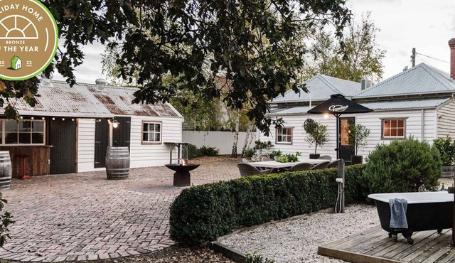 Bootmakers Cottage : Rear Stables, Bar, Fire Pit & Outdoor Bath in Birregurra