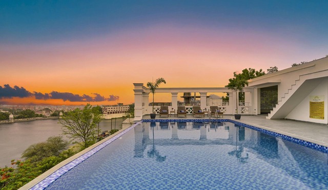 Brahma Niwas - Luxury Lake View Hotel with Infinity Pool, Udaipur
