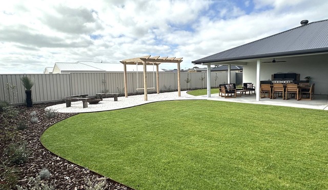Brand new build in town, aircon & wifi in Robe