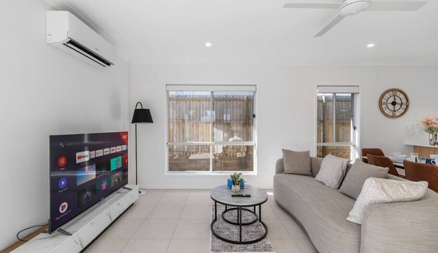 Brand New | Modern & Comfortable | Family Friendly in Greenbank