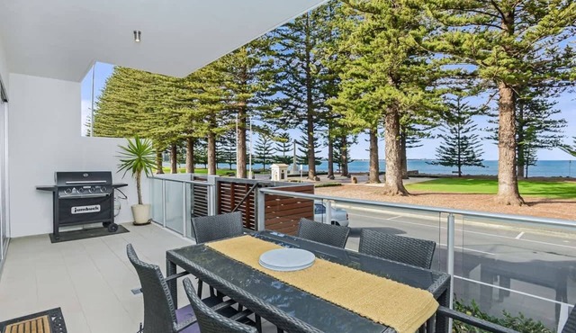 Breeze 10, Ground-Floor Beachfront Views in Victor Harbor