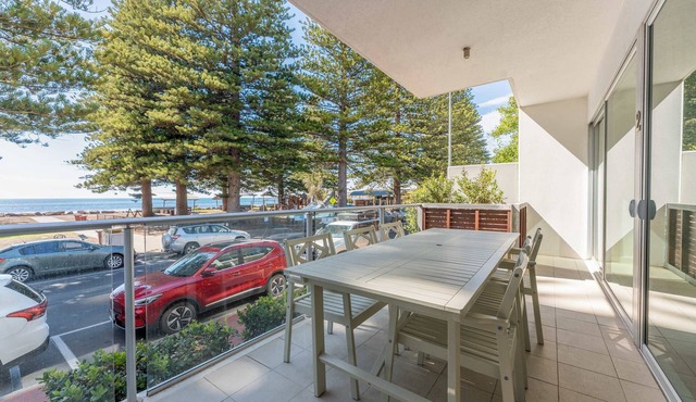 Breeze 2, Beachfront Apartment In a Prime Location in Victor Harbor