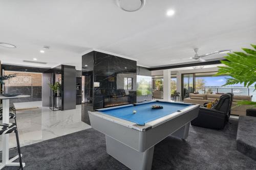 Bribie Island Waterfront Luxury Apartment in Bellara
