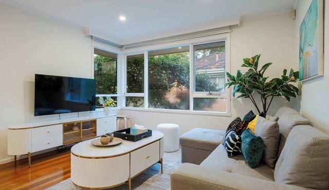 Bright 2B Hampton Coastal Getaway Steps From Beach in Hampton