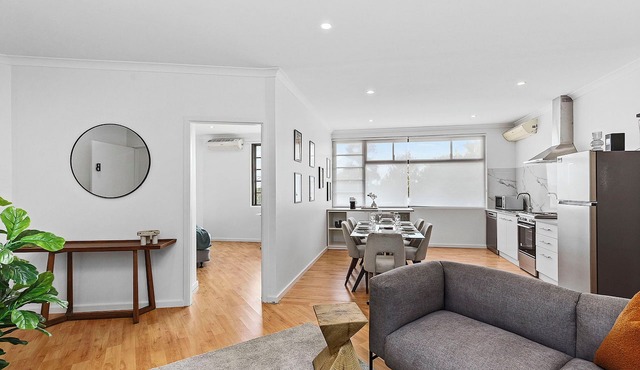 Bright 3BR Home Near Perth CBD, Airport, Stadium in Carlisle