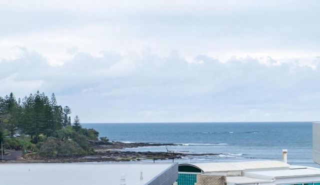 Bright Stylish Kings Beach Apartment in Caloundra