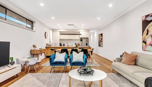Brightly Brompton A Family Delight by the Park in Renown Park
