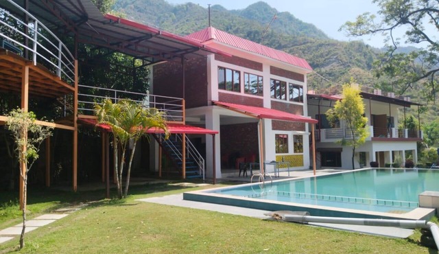 Buddy hikers wellness farmhouse