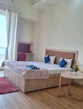 Budget Friendly Escape with skyline- Gaur City in Ghaziabad