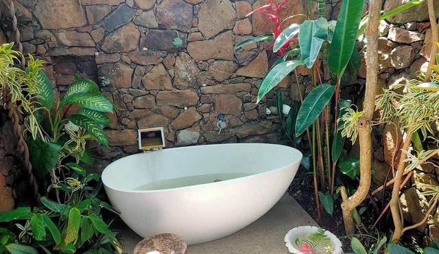 Buhwi Bira Byron Bay Studio – Boutique Central Garden Retreat with Bath in Byron Bay