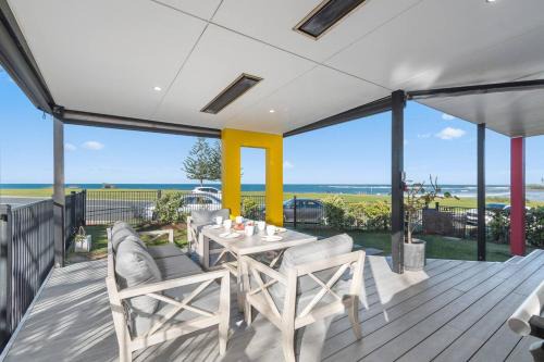 'Bulli Escape' Bright Beachfront Stay & Scenic Views in Bulli