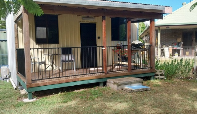 Bundaberg PETS A/C Small Rustic Cabin 1 bed kitchenette fridge bathroom BBQ deck in Coonarr