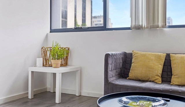 Burwood 1Br studio nearTrain Station/Shopping in Burwood