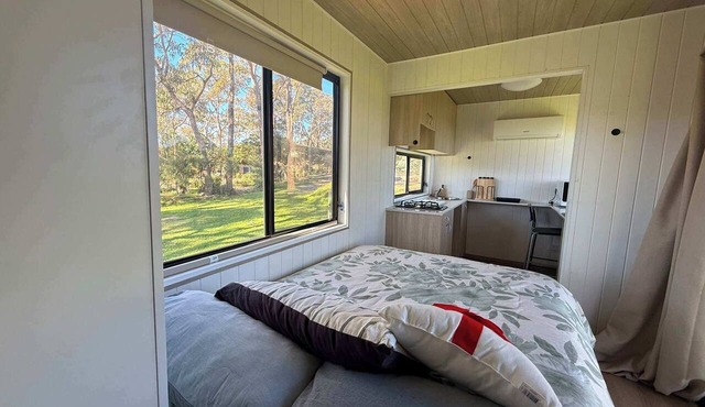 Bushland Views Tiny House: Fire Pit & Wilderness in Canoelands
