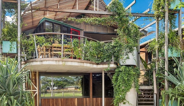 Byron Bay Accom - South Beach House 8 South Beach Lane - Pet Friendly in Byron Shire