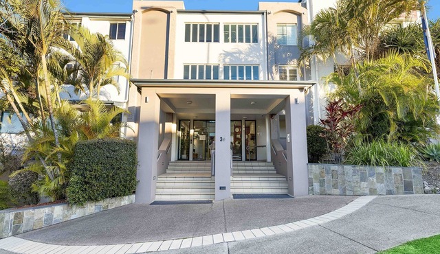 Caloundra Central Apartments Unit 2062 Battery Hill in Battery Hill
