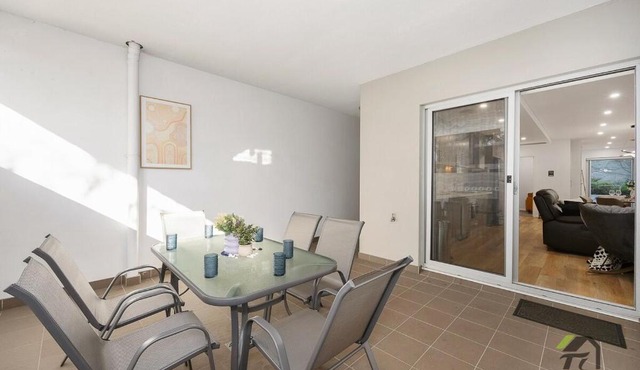 Camperdown Spacious Apartment in Sydney