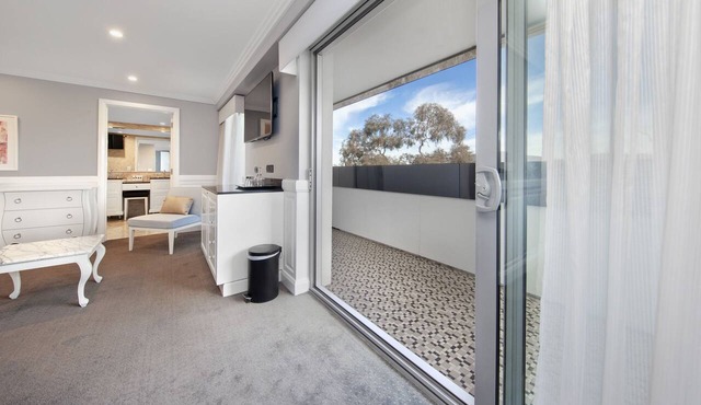 Canberra Rex Hotel in Braddon
