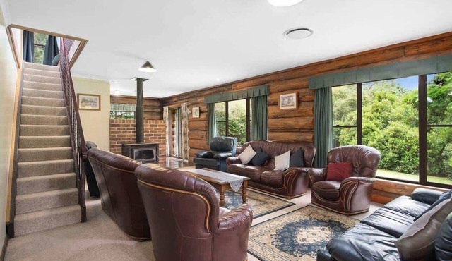 Canobolas Mountain Four-Bedroom Log Cabin in Canobolas