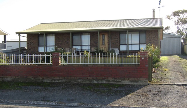 Captain's Quarters ~ Pet Friendly - Off Peak Special! in Point Turton