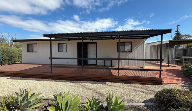 Carron Cottage - close to beach opposite general store. Off Peak Special! in Corny Point