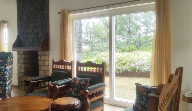 Casa de Amor – Lakeside Escape with Hills, Privacy & Serenity