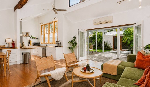 Charming Heritage Cottage |Stylish Sth Freo in Fremantle