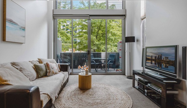 Chic 1-Bed Apartment near Parliament House in Barton