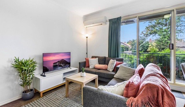 Chic 2-Bed Apartment near Albert Park in Windsor