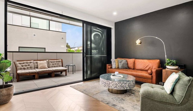 Chic Home with BBQ & Outdoor Dining in Carnegie
