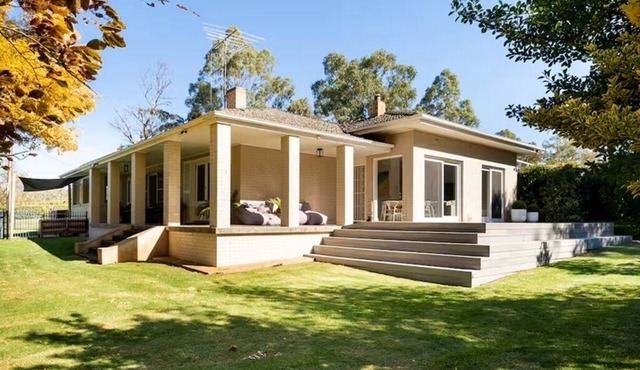 Clare Valley vineyard - Pool and walk to wineries - perfect for groups in Sevenhill