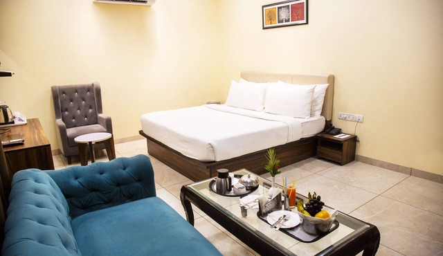 Clarks Inn Dudhwa in Palia Kalan
