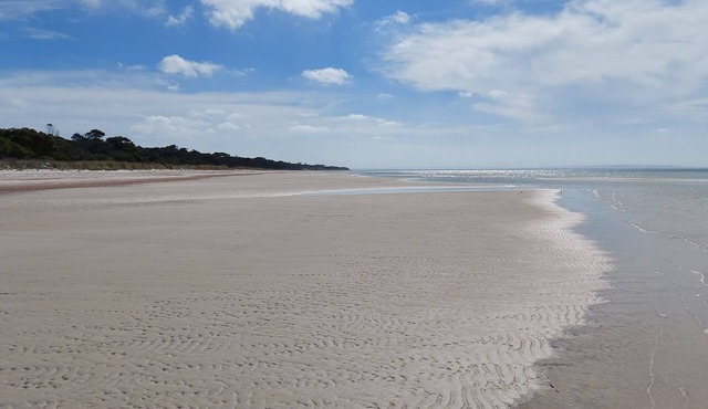 Clearwater Haven — Secluded Beachside Escape with Luxury Linen in Nepean Bay