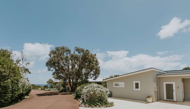 Cliff Beach House, luxury Yallingup accommodation in secluded private estate in Yallingup