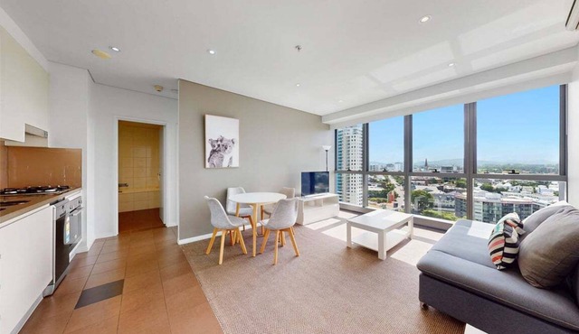 Cloud 17 Retreat - Meriton Soleil Private Apt 1B in Brisbane