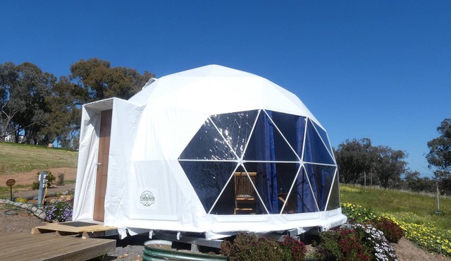 Clouds - Self Catering Dome accommodation with private deck, BBQ and lawn in Balmattum